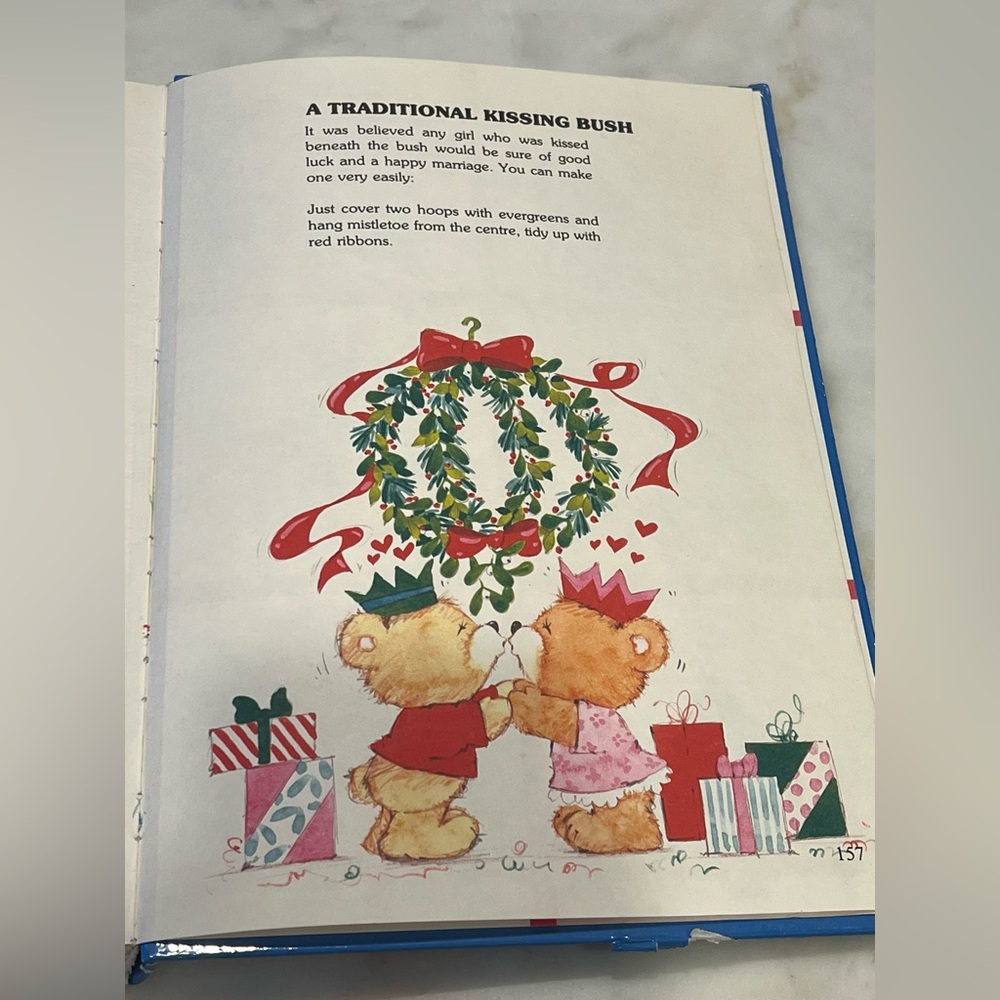Vintage “At Christmas Time” Children’s Book 1992, Stories, Crafts & Songs - Picture 9 of 9